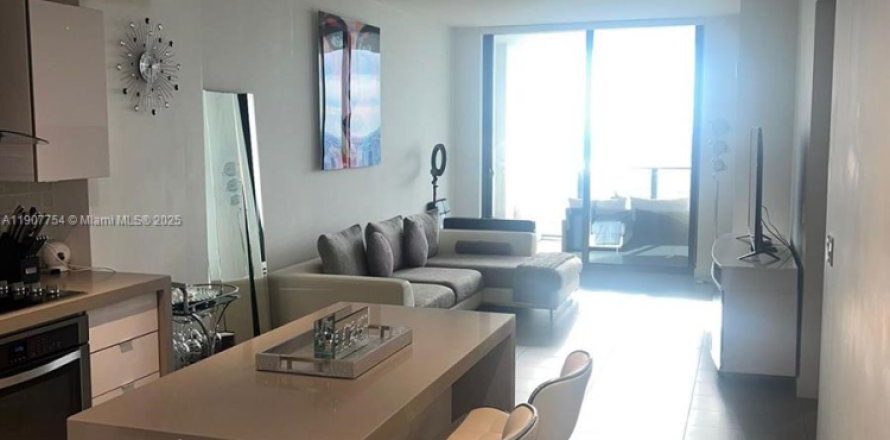 Apartment in Miami, Florida 1 bedroom, 78.97 sq.m. № 2012602