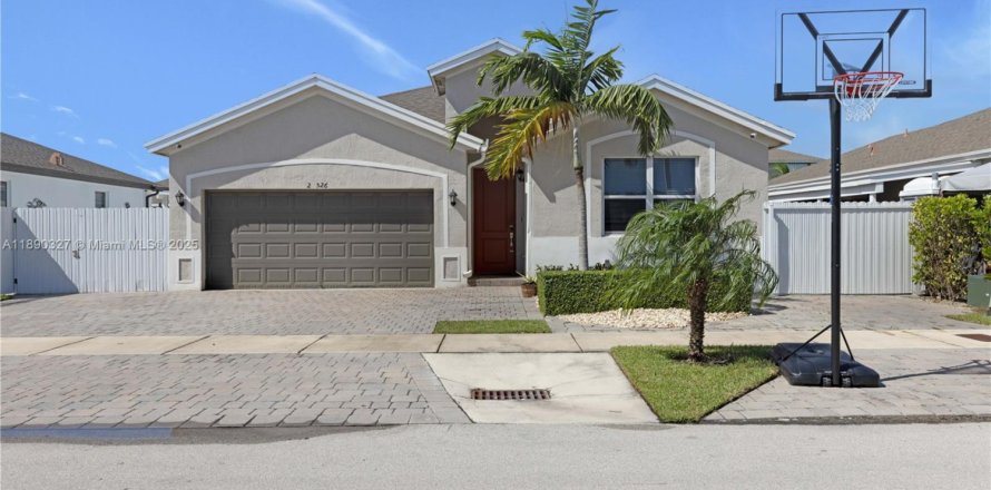 Дом в Хомстед, Флорида 4 спальни, 167.13м2 № 1944303