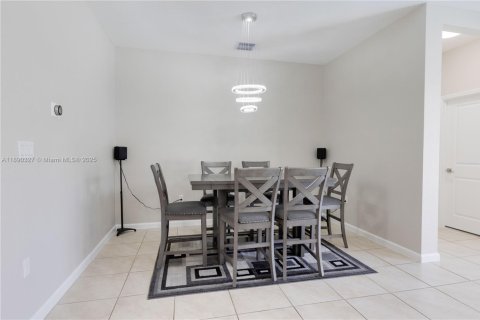 Купить виллу или дом в Хомстед, Флорида 4 спальни, 167.13м2, № 1944303 - фото 11