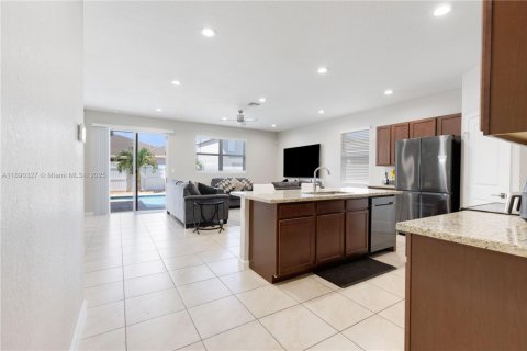 Купить виллу или дом в Хомстед, Флорида 4 спальни, 167.13м2, № 1944303 - фото 5