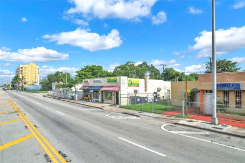 Propiedad comercial en venta en Miami, Florida № 1809229 - foto 4