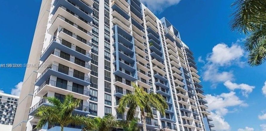 Кондоминиум с 1 спальней в Дорал, Флорида № 2057101