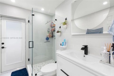 House in Plantation, Florida 3 bedrooms, 180.32 sq.m. № 2026114 - photo 14