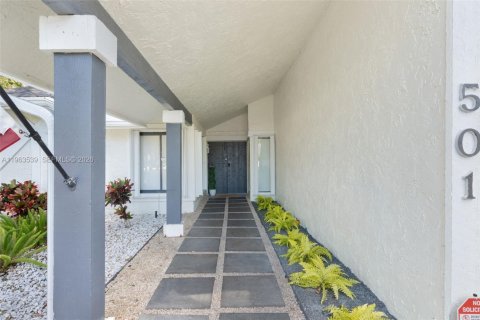 House in Plantation, Florida 3 bedrooms, 180.32 sq.m. № 2026114 - photo 18