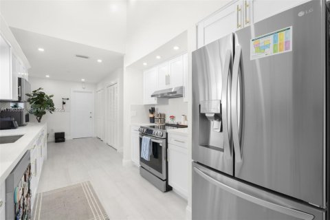 House in Plantation, Florida 3 bedrooms, 180.32 sq.m. № 2026114 - photo 22