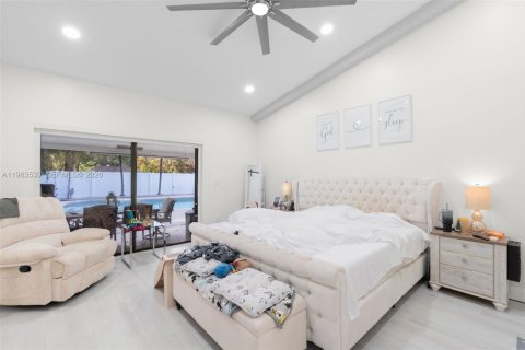 House in Plantation, Florida 3 bedrooms, 180.32 sq.m. № 2026114 - photo 9