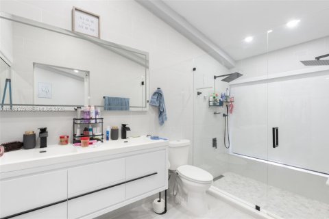 House in Plantation, Florida 3 bedrooms, 180.32 sq.m. № 2026114 - photo 12