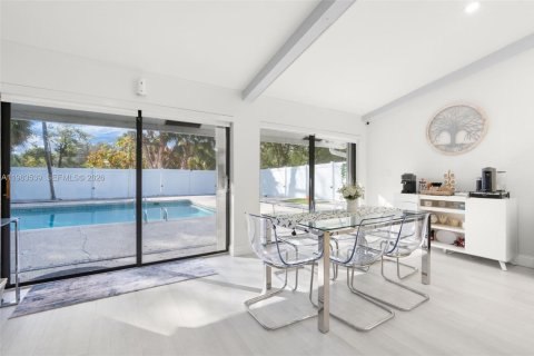 House in Plantation, Florida 3 bedrooms, 180.32 sq.m. № 2026114 - photo 8