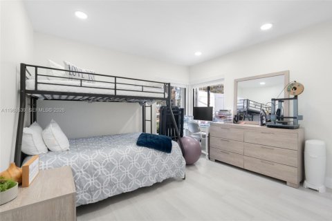 House in Plantation, Florida 3 bedrooms, 180.32 sq.m. № 2026114 - photo 13