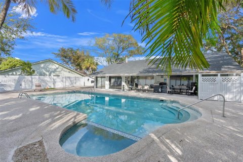 House in Plantation, Florida 3 bedrooms, 180.32 sq.m. № 2026114 - photo 5