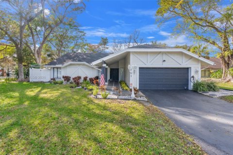 House in Plantation, Florida 3 bedrooms, 180.32 sq.m. № 2026114