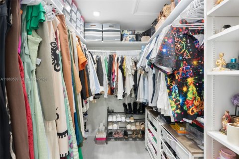 House in Plantation, Florida 3 bedrooms, 180.32 sq.m. № 2026114 - photo 10