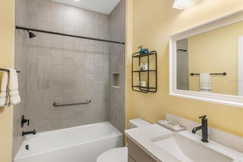 House in Daytona Beach, Florida 2 bedrooms, 121.52 sq.m. № 2229736 - photo 23