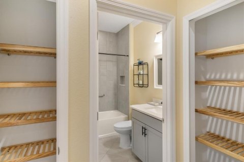 House in Daytona Beach, Florida 2 bedrooms, 121.52 sq.m. № 2229736 - photo 21