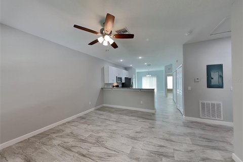 Apartamento en alquiler en Kissimmee, Florida, 3 dormitorios, 121.52 m2 № 1906496 - foto 2