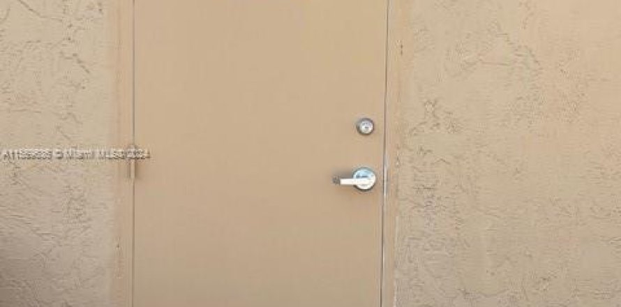 Magasin à Pembroke Pines, Floride № 1129297