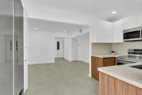 House in Delray Beach, Florida 2 bedrooms, 90.3 sq.m. № 1784035 - photo 6