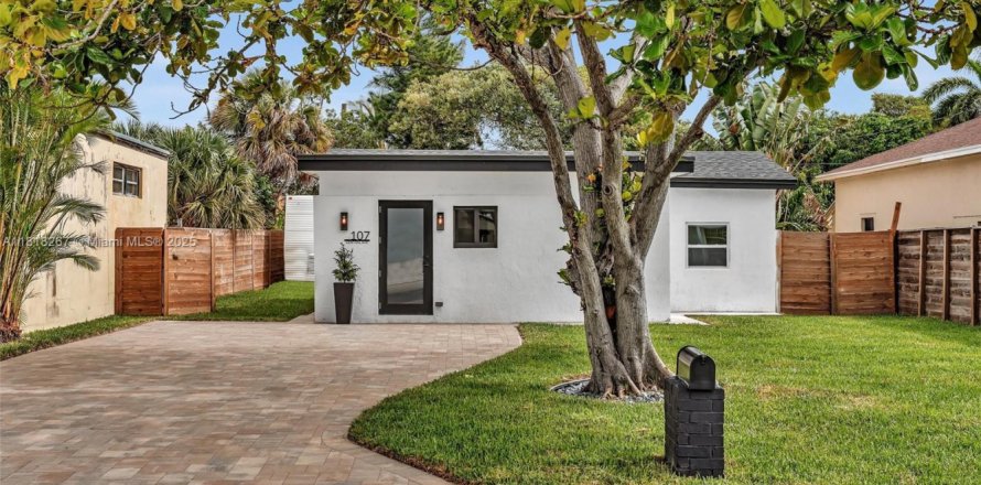 House in Delray Beach, Florida 2 bedrooms, 90.3 sq.m. № 1784035