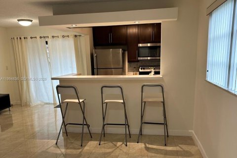 Copropriété à louer à Miami, Floride: 2 chambres, 82.68 m2 № 2064625 - photo 3