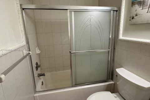 Copropriété à louer à Miami, Floride: 2 chambres, 82.68 m2 № 2064625 - photo 12