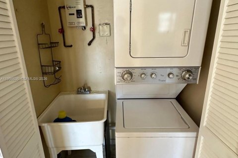 Copropriété à louer à Miami, Floride: 2 chambres, 82.68 m2 № 2064625 - photo 6