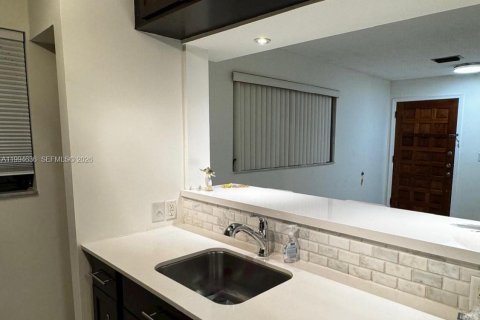 Copropriété à louer à Miami, Floride: 2 chambres, 82.68 m2 № 2064625 - photo 9