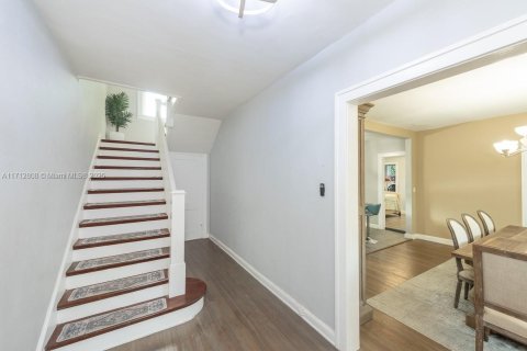 Villa ou maison à louer à Miami Beach, Floride: 5 chambres, 237.27 m2 № 1812271 - photo 7