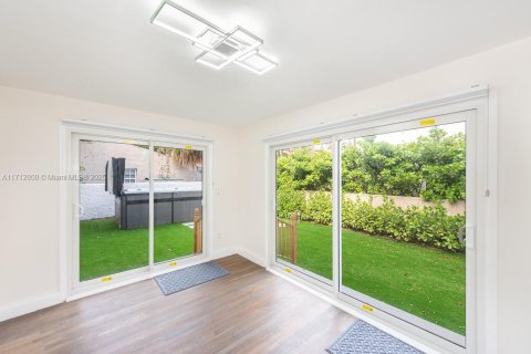 Villa ou maison à louer à Miami Beach, Floride: 5 chambres, 237.27 m2 № 1812271 - photo 16