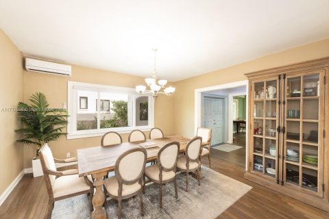 Villa ou maison à louer à Miami Beach, Floride: 5 chambres, 237.27 m2 № 1812271 - photo 10
