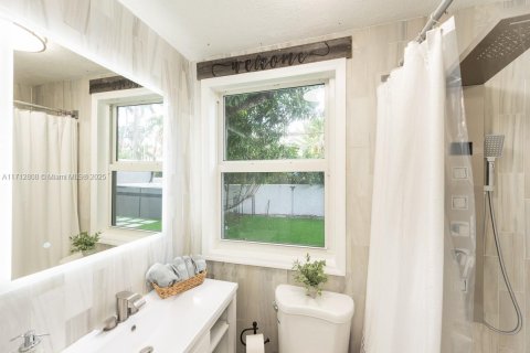 Villa ou maison à louer à Miami Beach, Floride: 5 chambres, 237.27 m2 № 1812271 - photo 15