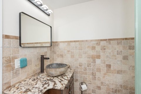 Villa ou maison à louer à Miami Beach, Floride: 5 chambres, 237.27 m2 № 1812271 - photo 25