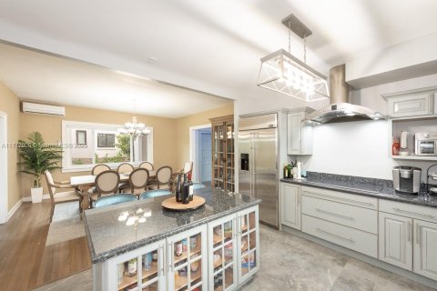 Villa ou maison à louer à Miami Beach, Floride: 5 chambres, 237.27 m2 № 1812271 - photo 12