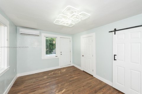 Villa ou maison à louer à Miami Beach, Floride: 5 chambres, 237.27 m2 № 1812271 - photo 20