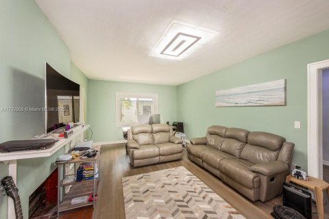 Villa ou maison à louer à Miami Beach, Floride: 5 chambres, 237.27 m2 № 1812271 - photo 5