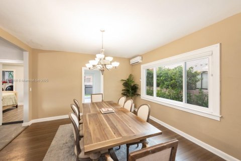 Villa ou maison à louer à Miami Beach, Floride: 5 chambres, 237.27 m2 № 1812271 - photo 8