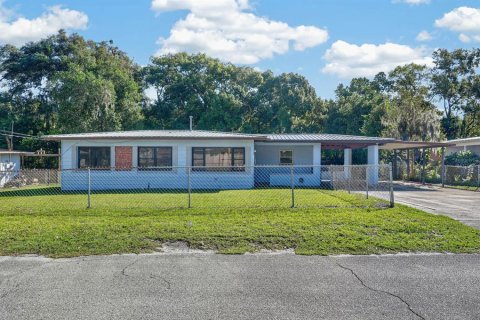 House in Palatka, Florida 3 bedrooms, 87.51 sq.m. № 2424385
