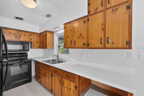 House in Palatka, Florida 3 bedrooms, 87.51 sq.m. № 2424385 - photo 22