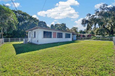 House in Palatka, Florida 3 bedrooms, 87.51 sq.m. № 2424385 - photo 5