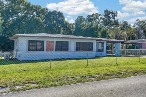 House in Palatka, Florida 3 bedrooms, 87.51 sq.m. № 2424385 - photo 3