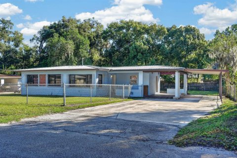 House in Palatka, Florida 3 bedrooms, 87.51 sq.m. № 2424385 - photo 2