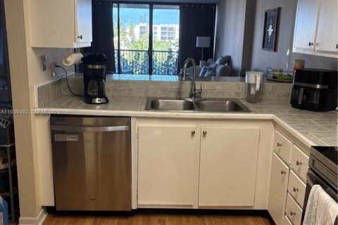 Condo in Boca Raton, Florida, 1 bedroom № 1997559 - photo 3