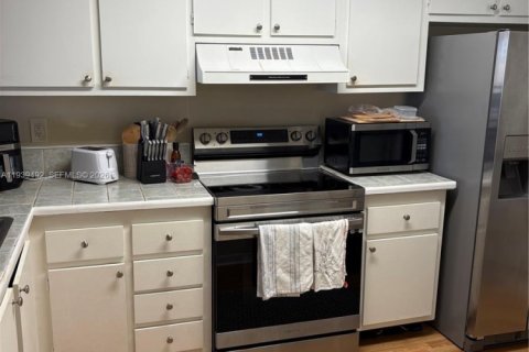 Condo in Boca Raton, Florida, 1 bedroom № 1997559 - photo 2