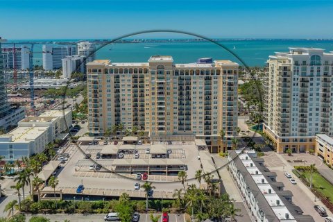 Condo in Sarasota, Florida, 2 bedrooms  № 1838382 - photo 1