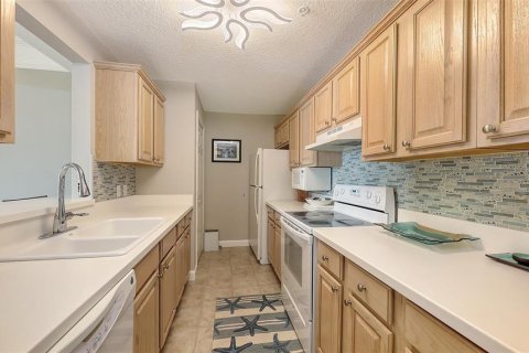 Condo in Sarasota, Florida, 2 bedrooms  № 1838382 - photo 16