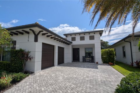 Villa ou maison à vendre à West Palm Beach, Floride: 3 chambres, 188.13 m2 № 2025937 - photo 1