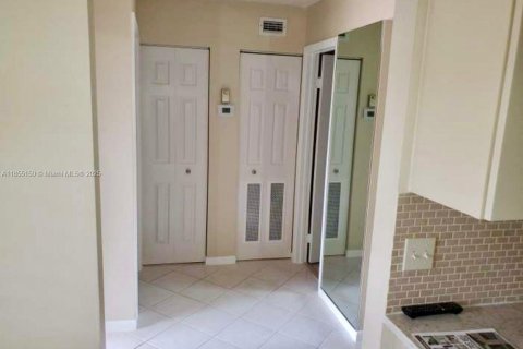 Copropriété à vendre à Lake Worth, Floride: 2 chambres, 126.35 m2 № 1897177 - photo 2