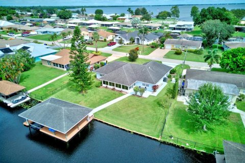 House in Lake Placid, Florida 2 bedrooms, 159.05 sq.m. № 1908107 - photo 8