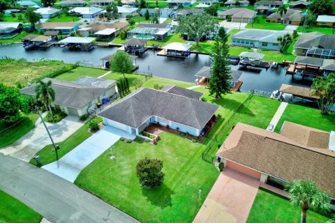 House in Lake Placid, Florida 2 bedrooms, 159.05 sq.m. № 1908107 - photo 3