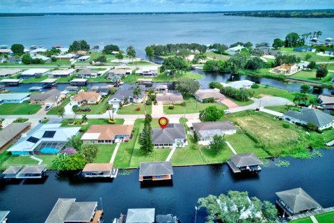 House in Lake Placid, Florida 2 bedrooms, 159.05 sq.m. № 1908107 - photo 6