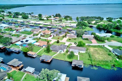 House in Lake Placid, Florida 2 bedrooms, 159.05 sq.m. № 1908107 - photo 7